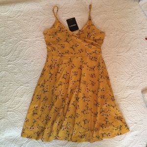 Yellow floral strappy dress S
